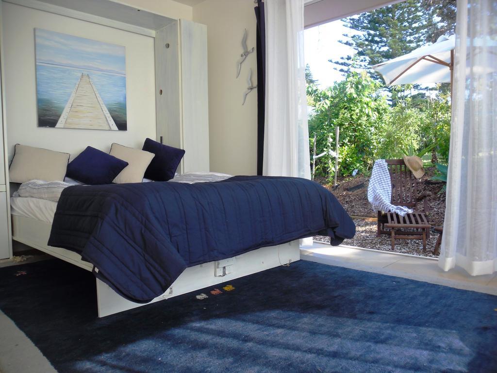 Blue Birds Hotel Oneroa Room photo